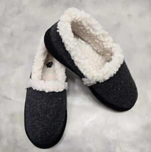 Acorn Black/Gray Knit slip on with Faux Fur Slippers. Hard sole,  Size 6.5/7.5